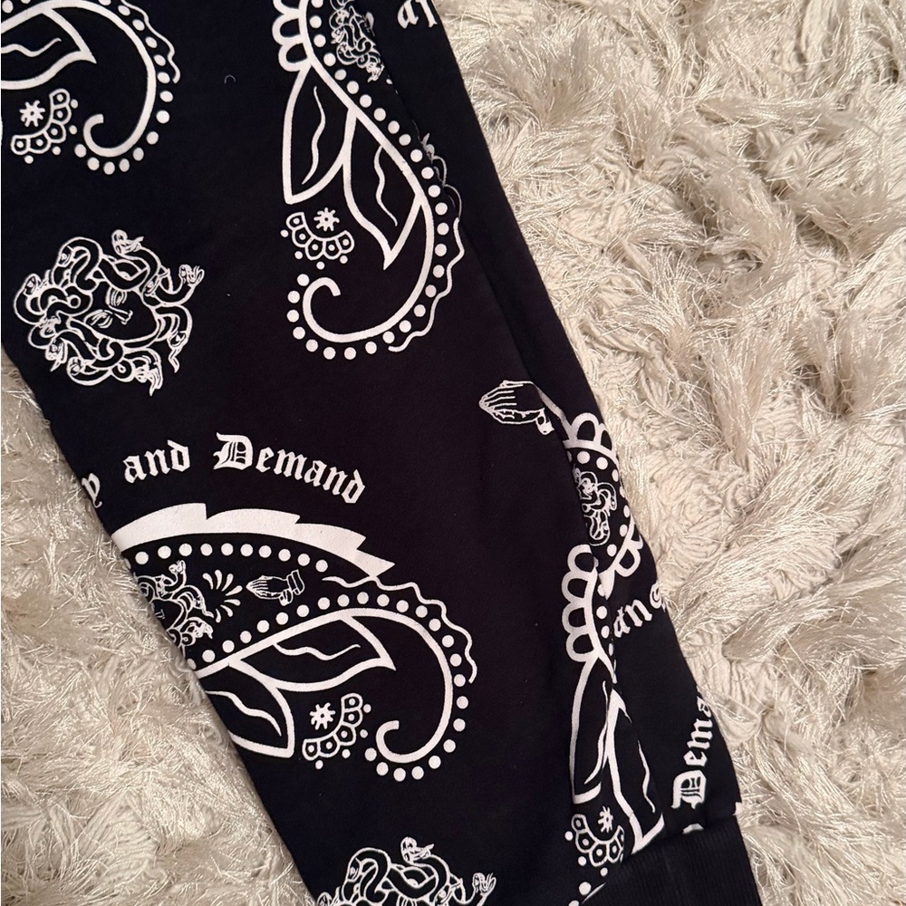 BOGO 🛍️ Black and White Paisley Print Joggers - Picture 3 of 9